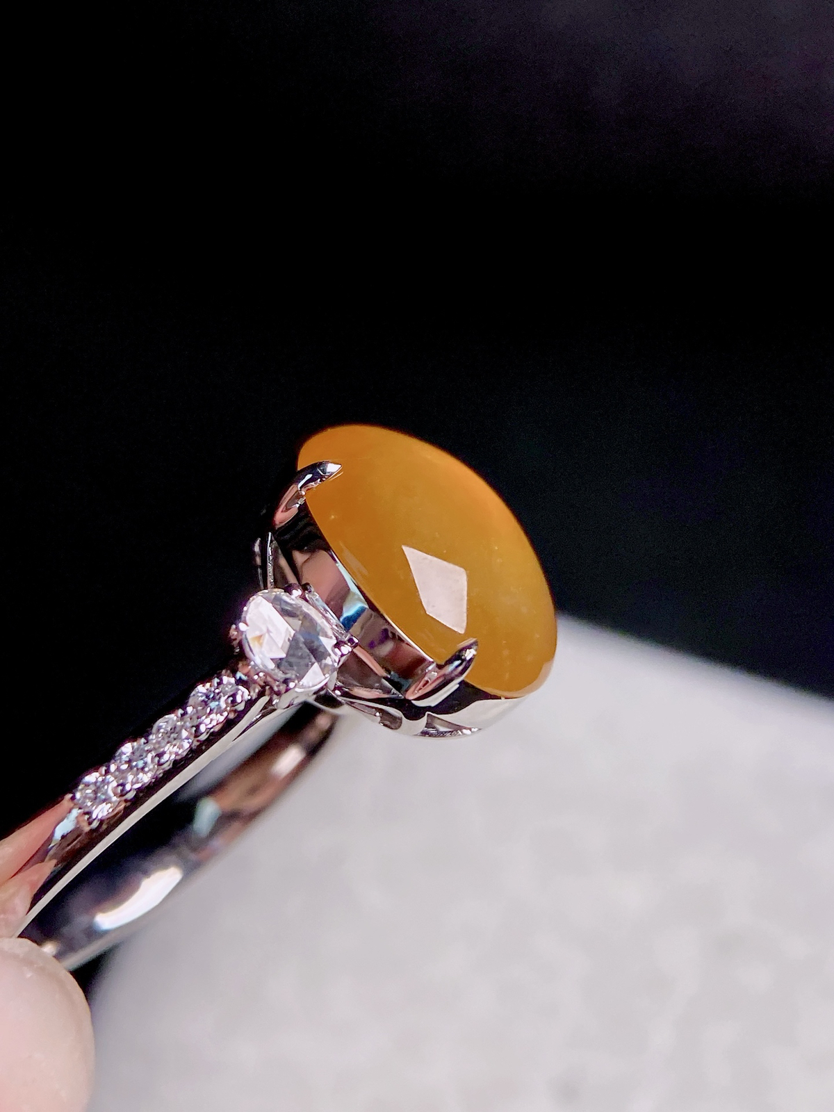 冰黄翡蛋面戒指 18K真金真钻镶嵌