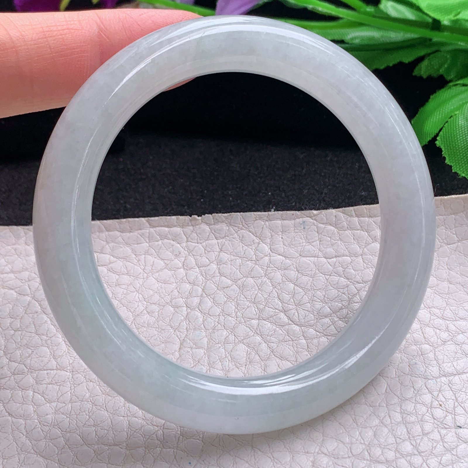 xc实拍56*10.8*10美人镯 天然缅甸翡翠a货手镯白月光圆条玉镯子