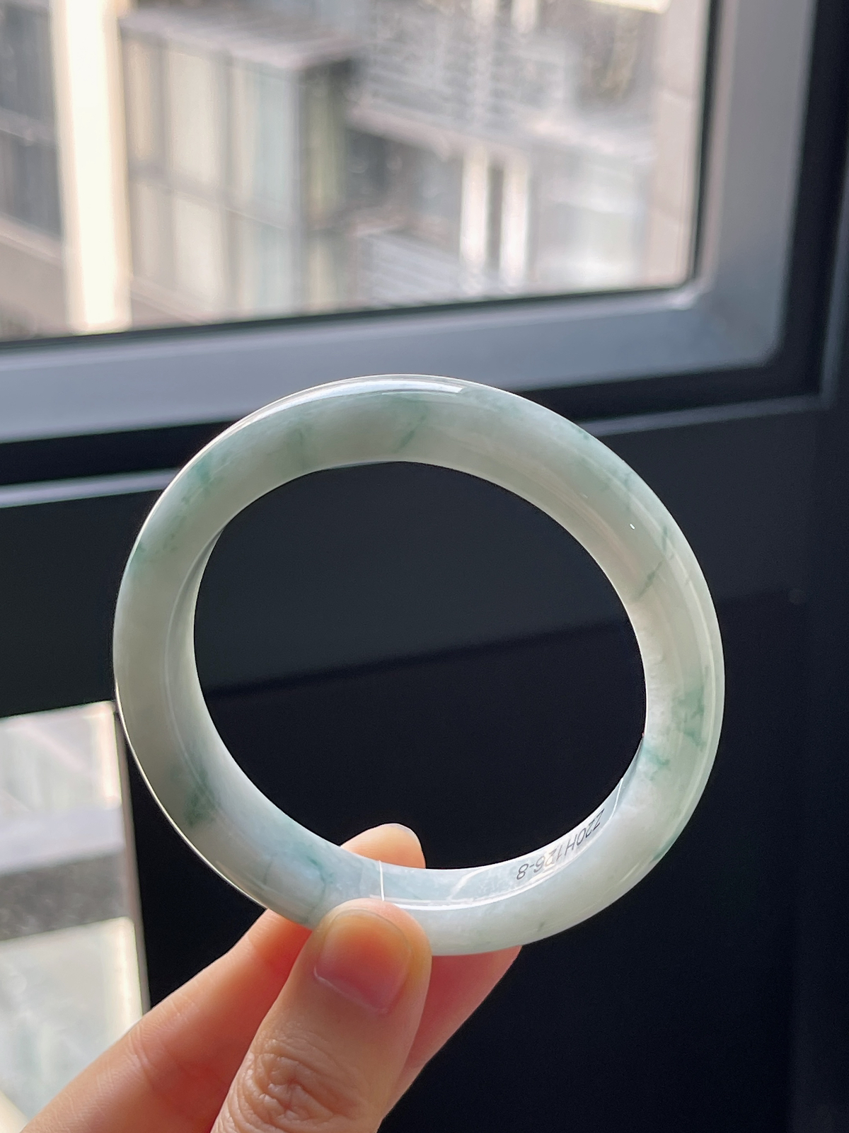 正圈55.8圈口，翡翠糯化种淡蓝色飘花手镯