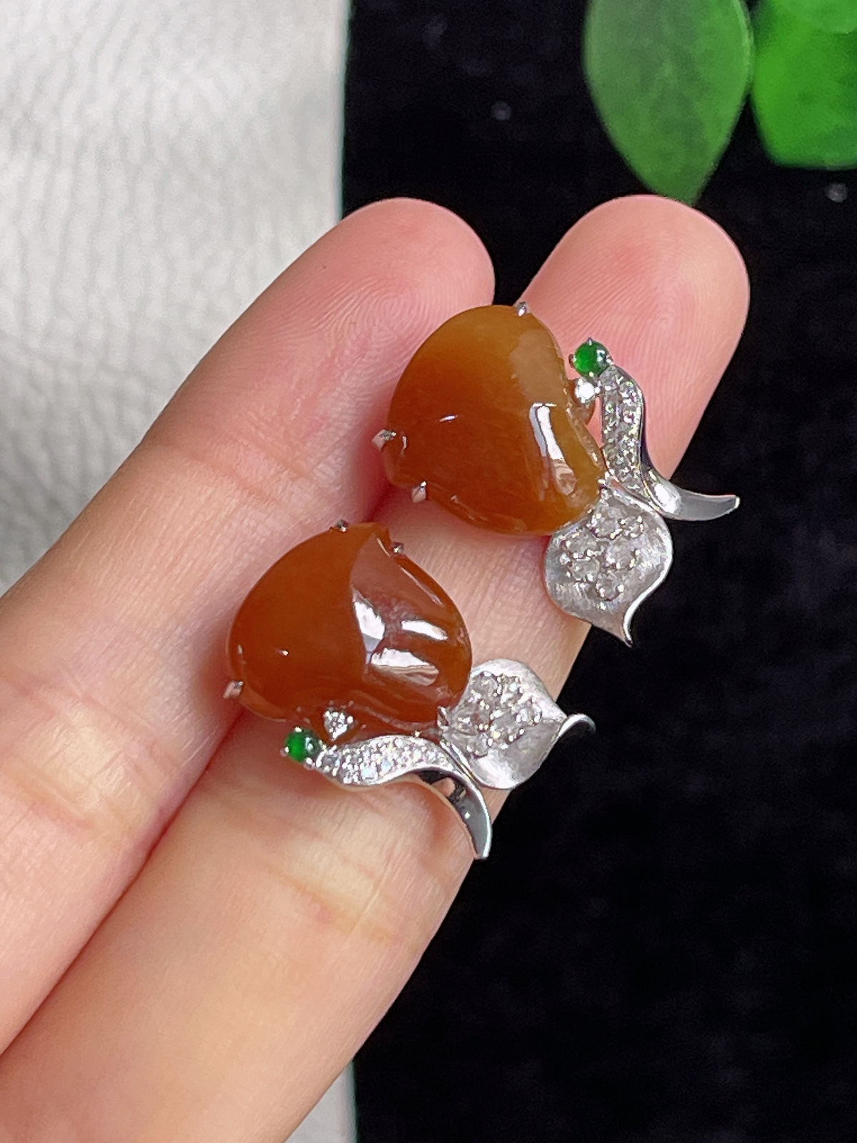 18k金天然红翡福桃耳钉