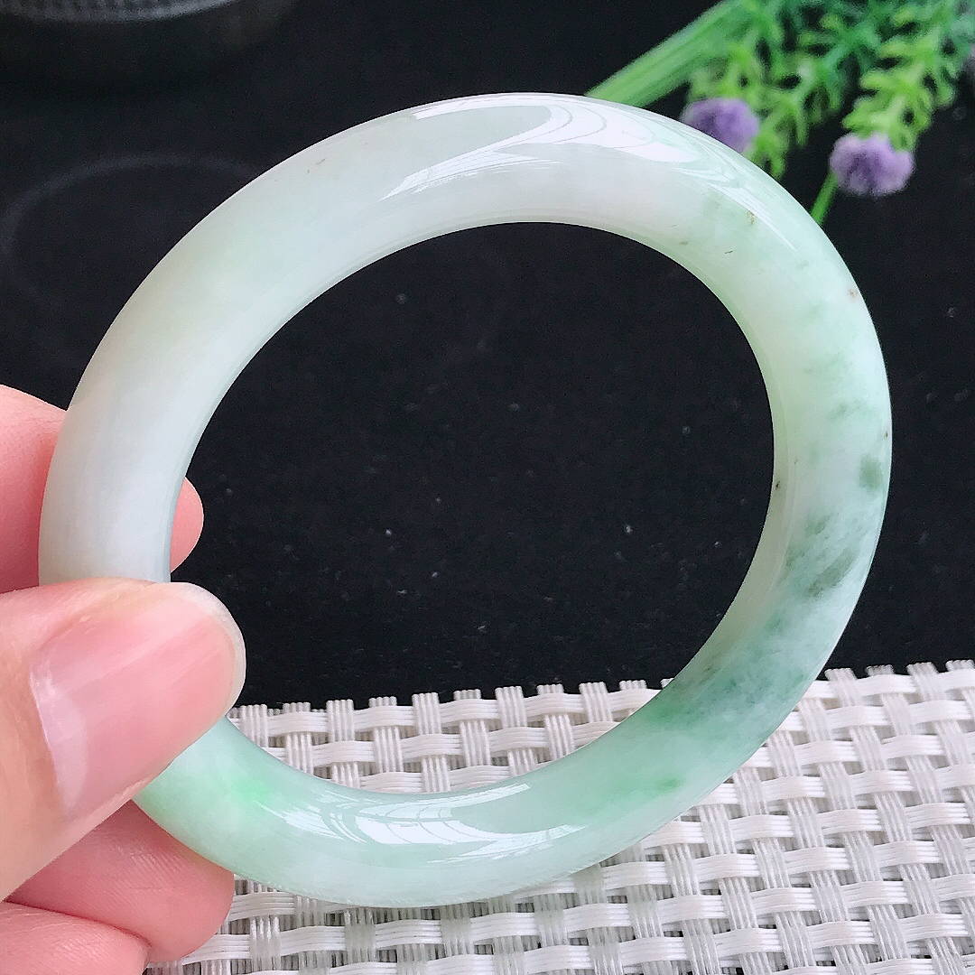 实拍A货翡翠52/9.6/9.8老坑冰润飘绿圆条手镯宽边玉镯平安镯美人镯