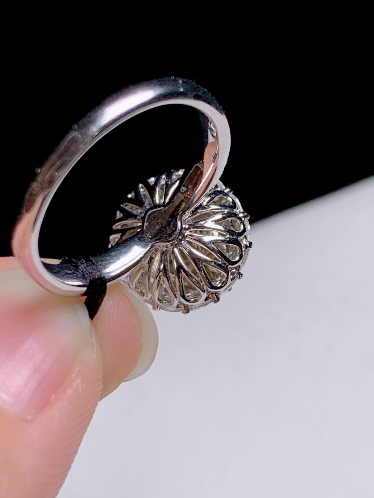 冰黄翡蛋面戒指
18k金钻镶嵌