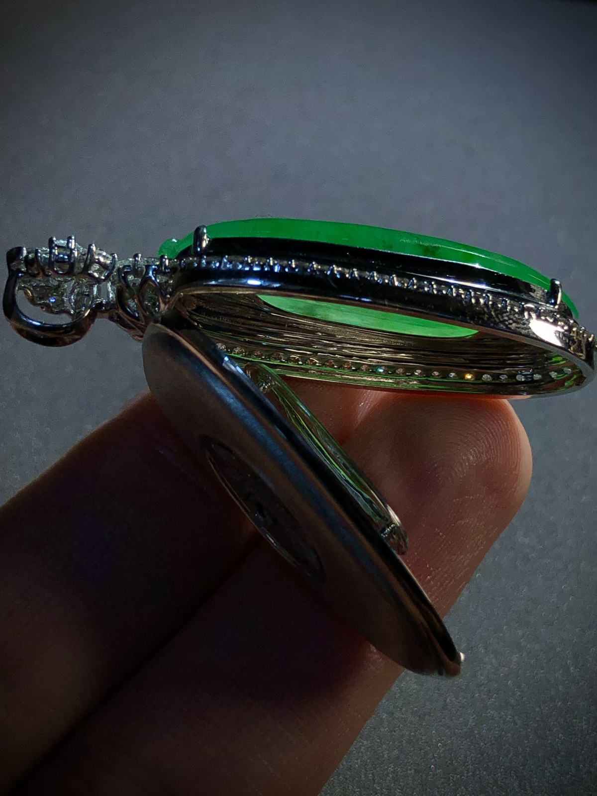 私人专拍#绿福瓜，裸石34.2-13.6-6mm，
整体47.2-17.2-12.5mm。