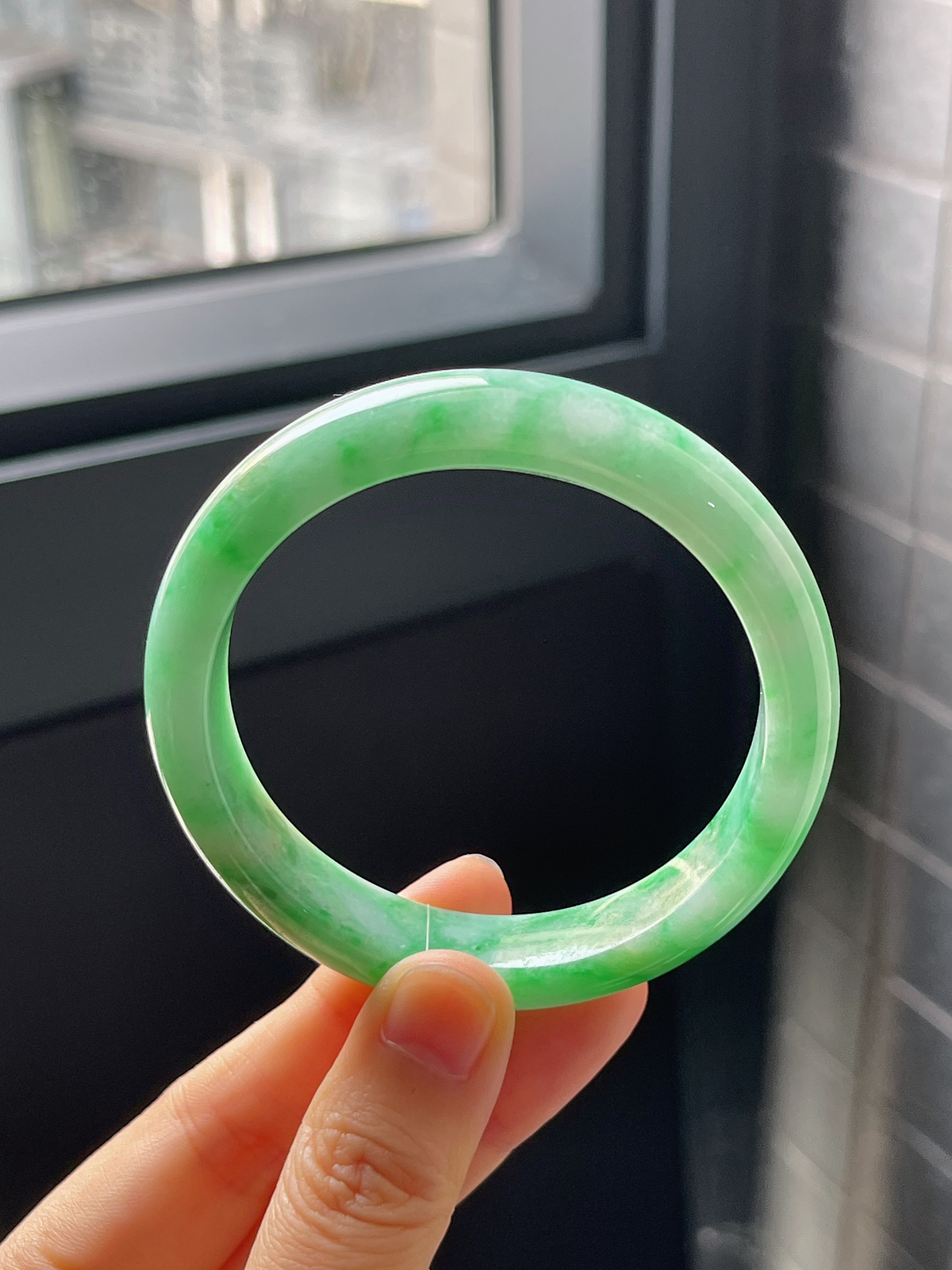 正圈55圈口，翡翠糯化种飘阳绿手镯