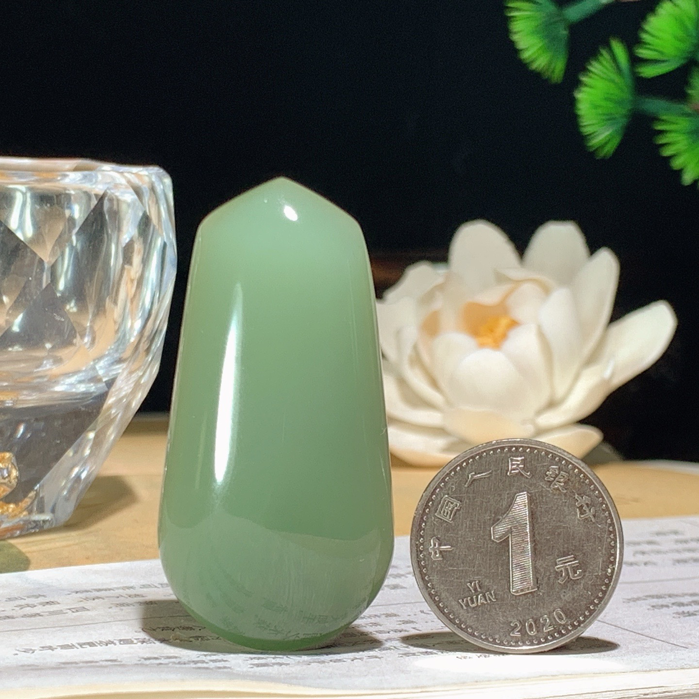 和田玉粉青荧光俄罗斯碧玉平安无事牌挂件 尺寸49/25/9重19克 玉质细腻油润 底色纯净 脂粉好，品质好。lt260407