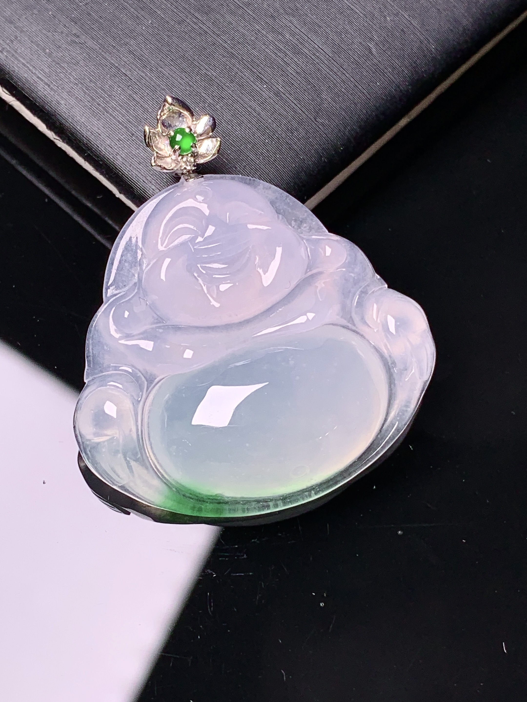 18k金镶嵌冰种佛公吊坠 玉质细腻 色泽艳丽清新 水润亮眼 整体尺寸33*29*6.6c5