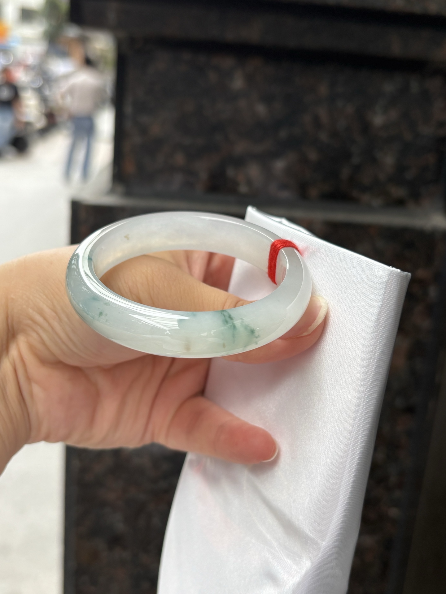 冰飘花正圈 50.2-11.5-7.8 0408-2A91 打灯棉线，底妆水润细腻，冰底中开出了朵朵兰花，飘花灵动飘逸，勾勒出一幅唯美诗意的山水意境画，古典优雅又秀气