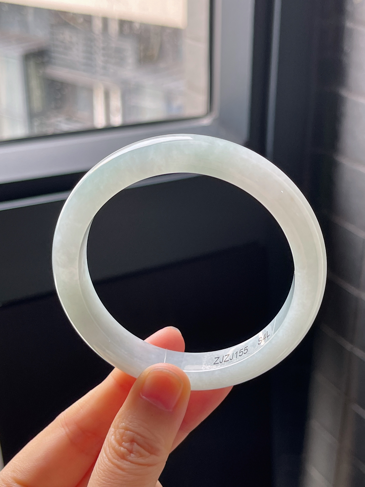 正圈58.3圈口，翡翠冰糯种淡绿色手镯