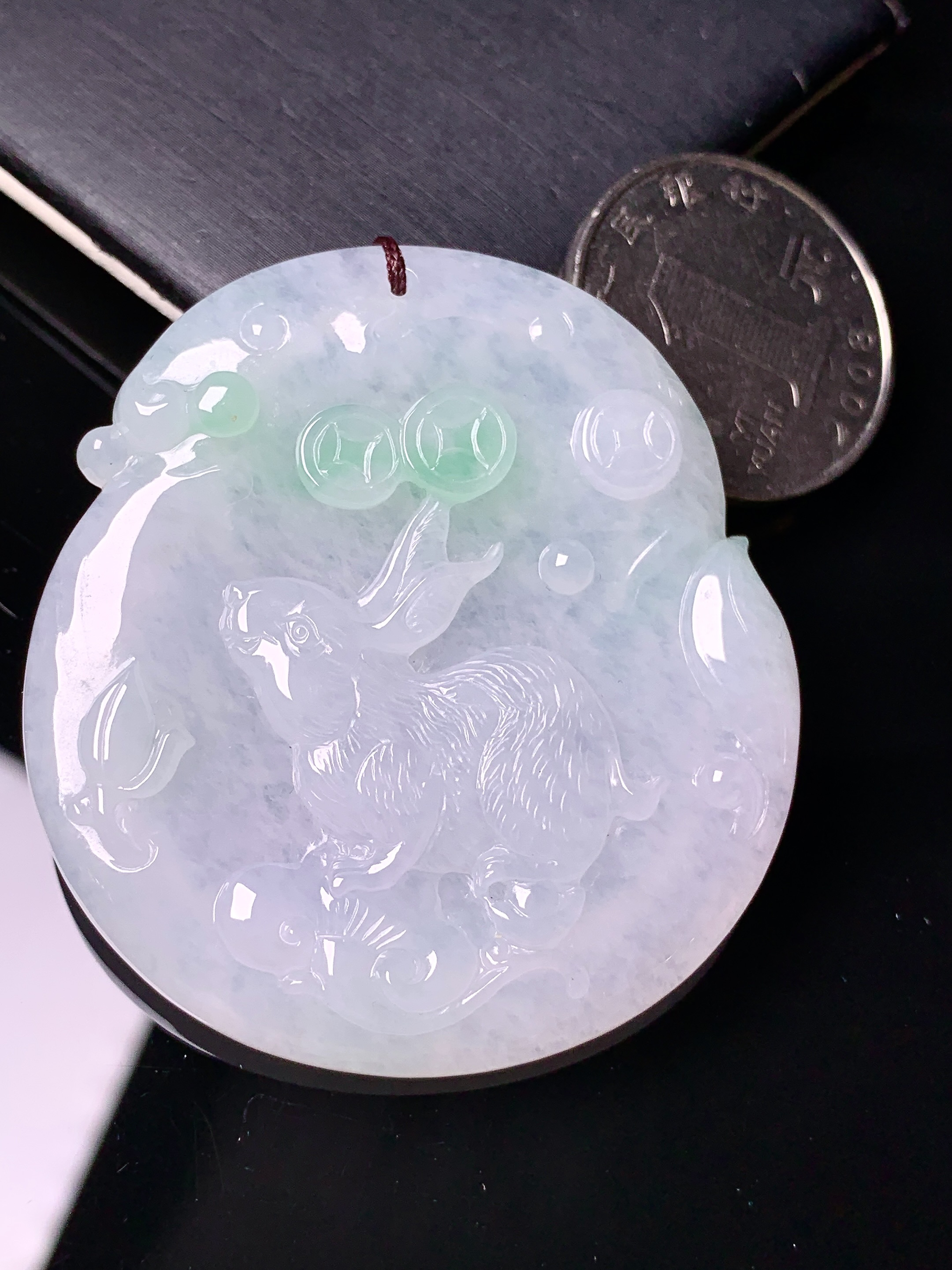 飘绿生肖兔吊坠 玉质细腻 色泽艳丽清新 水润亮眼 整体尺寸50*45.7*5.6b2