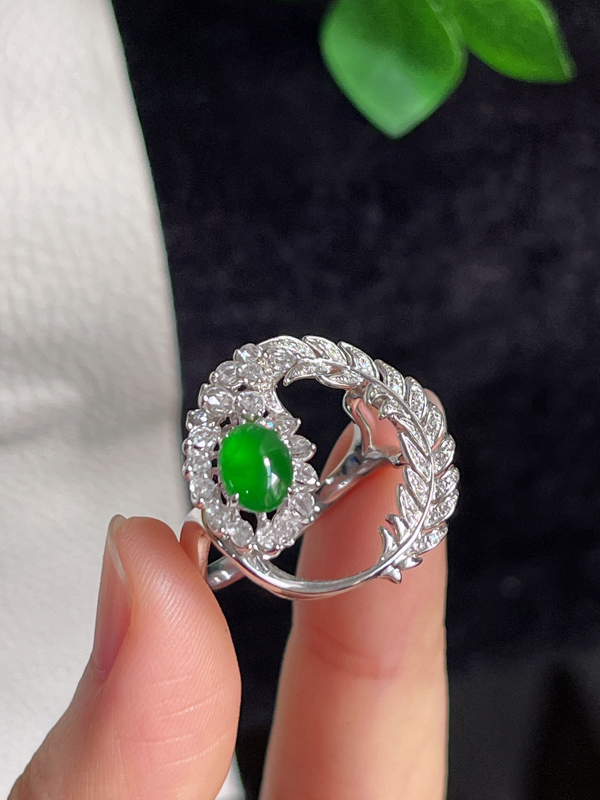 18k金 豪镶翡翠冰糯种绿色戒指