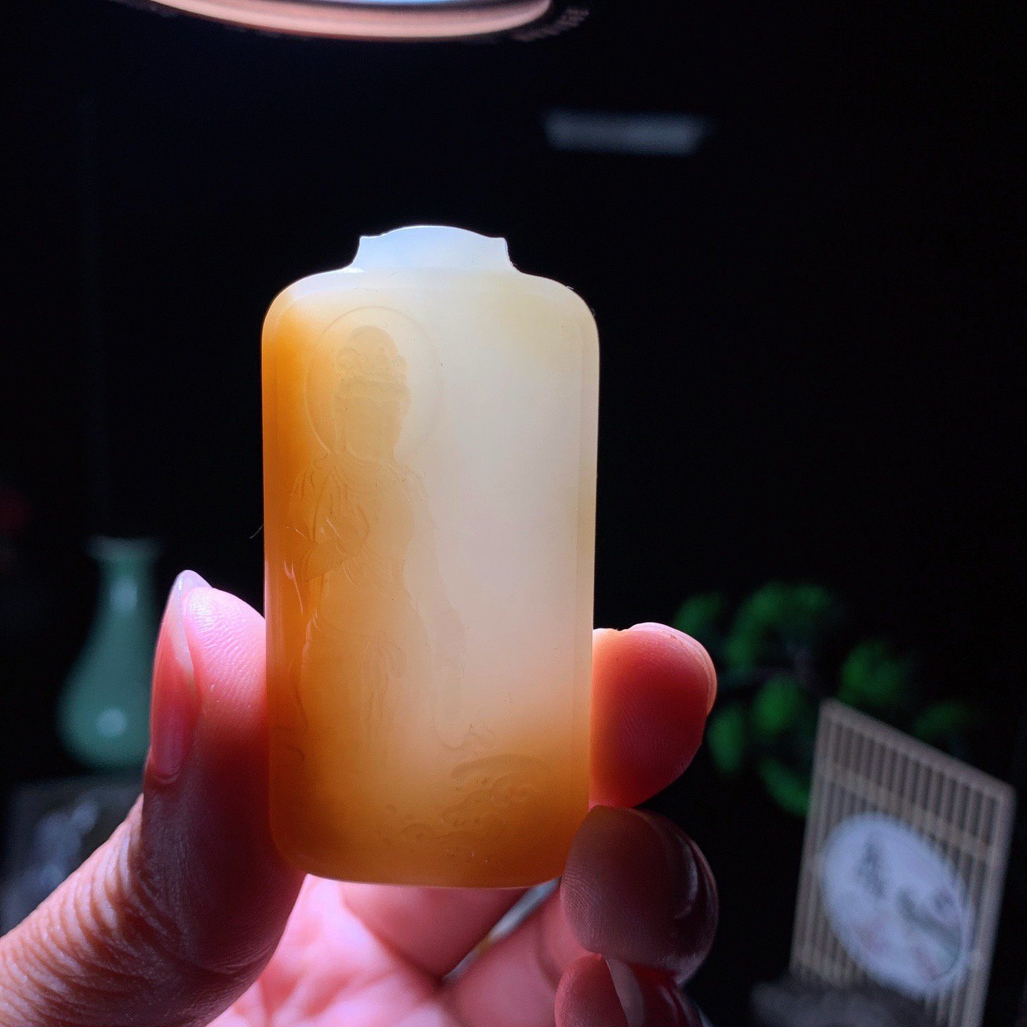 新疆和田玉且末糖站观音牌子挂件 尺寸54/26/11重35.5克 玉质细腻油润 底色纯净 脂粉好，品质好。lt260407