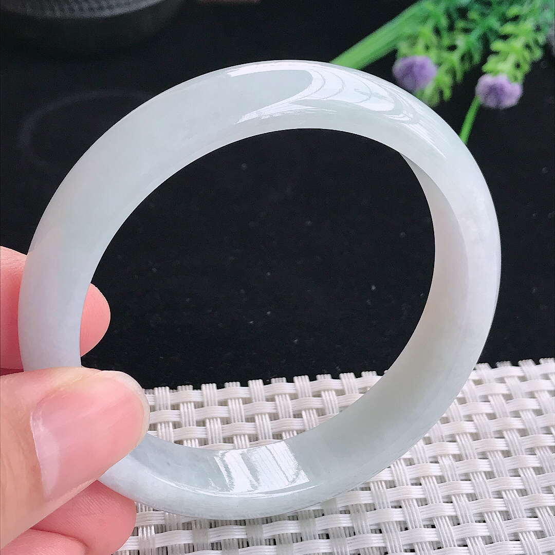 实拍A货翡翠57/13.1/7.3老坑秀气温润浅绿色手镯宽边玉镯平安镯美人镯