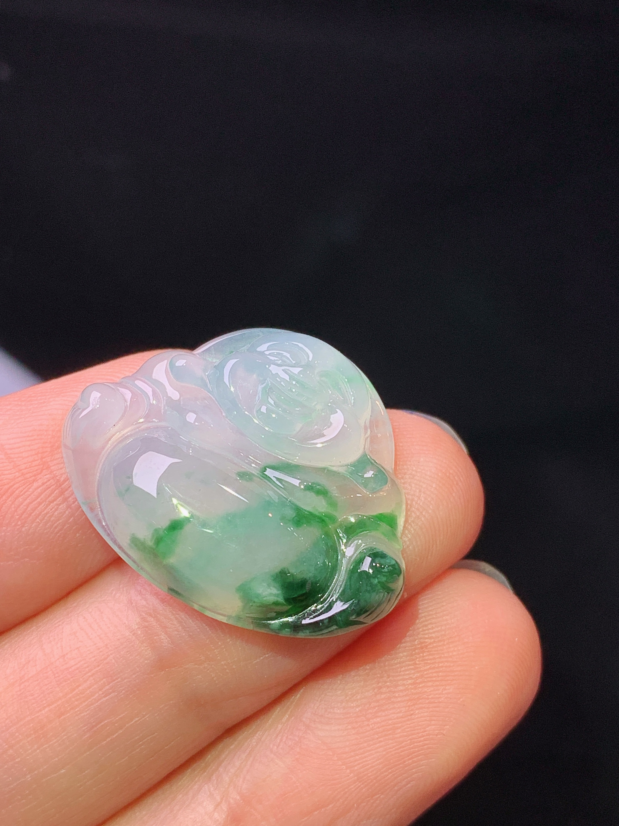 飘绿佛公吊坠 玉质细腻 色泽艳丽清新 水润亮眼 整体尺寸19.8*24.5*5.8a2