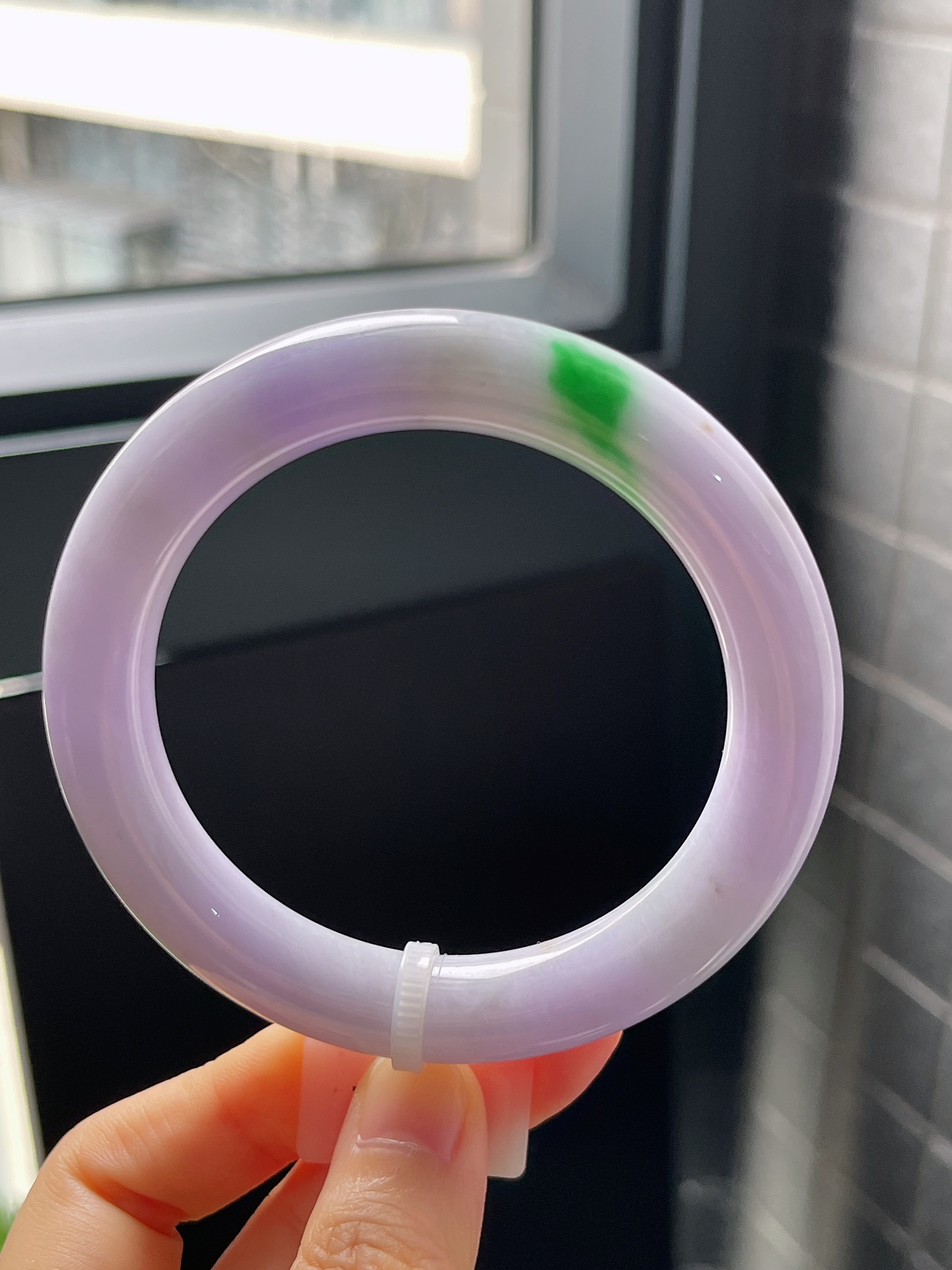 圆镯56.4圈口，翡翠糯化种紫底飘绿手镯