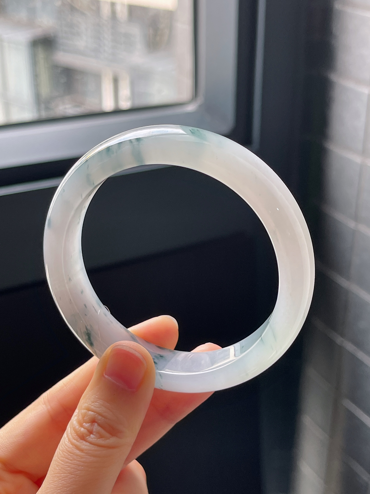 正圈57.4圈口，翡翠冰糯种飘绿手镯