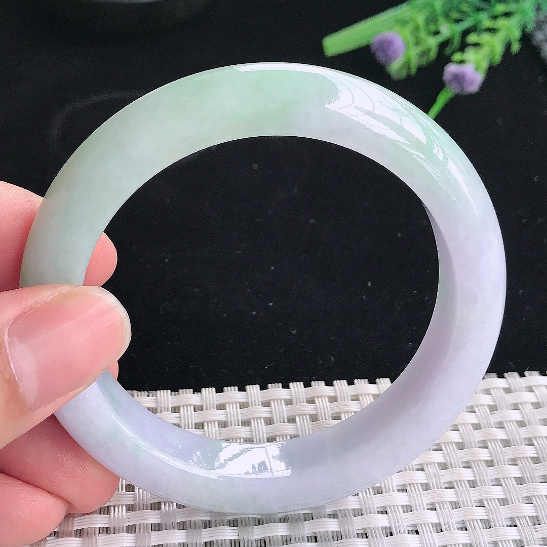 实拍A货翡翠55.5/12.1/9老坑冰润飘绿手镯宽边玉镯平安镯美人镯