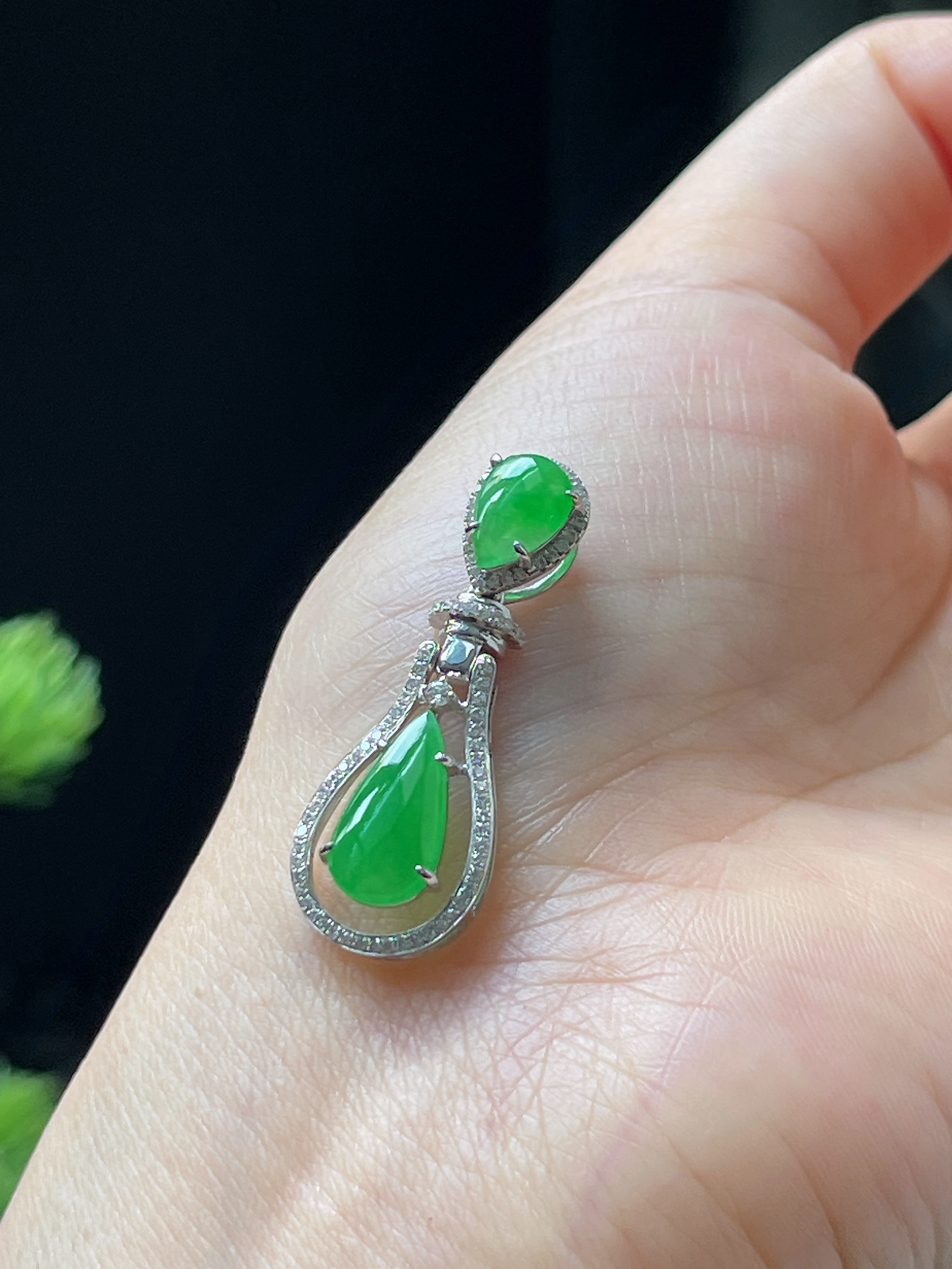 18k金翡翠冰糯种绿色水滴形吊坠