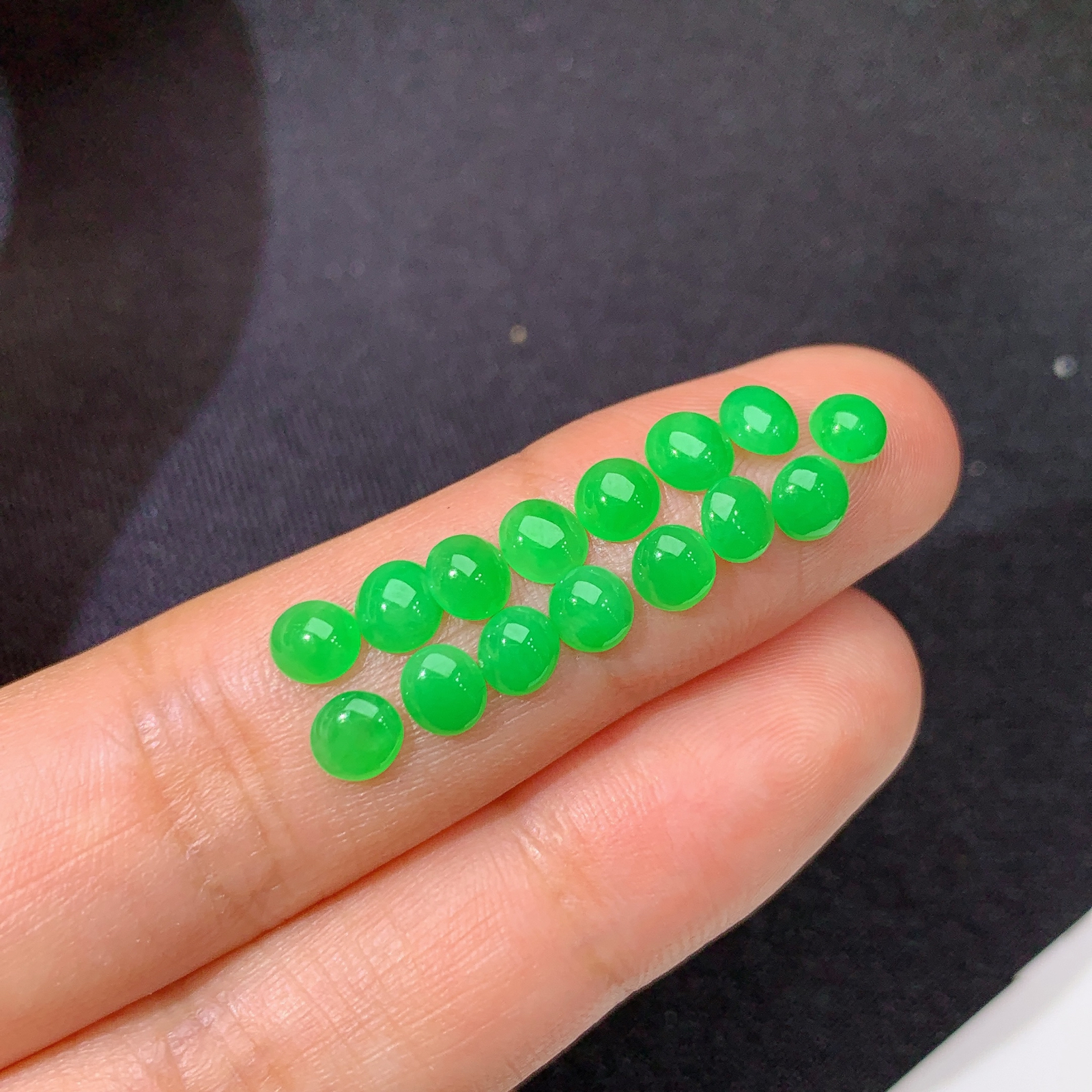 阳绿蛋面一手，镶嵌佳品，冰润色阳，种水足，Mz 尺寸3.6*2