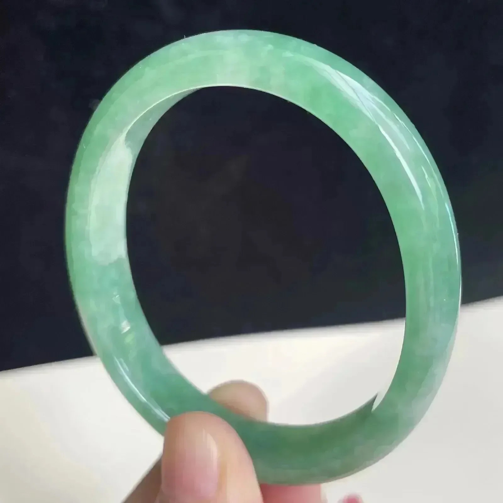 54.4*46.5mm天然翡翠A货满绿水润贵妃玉手镯33.88克