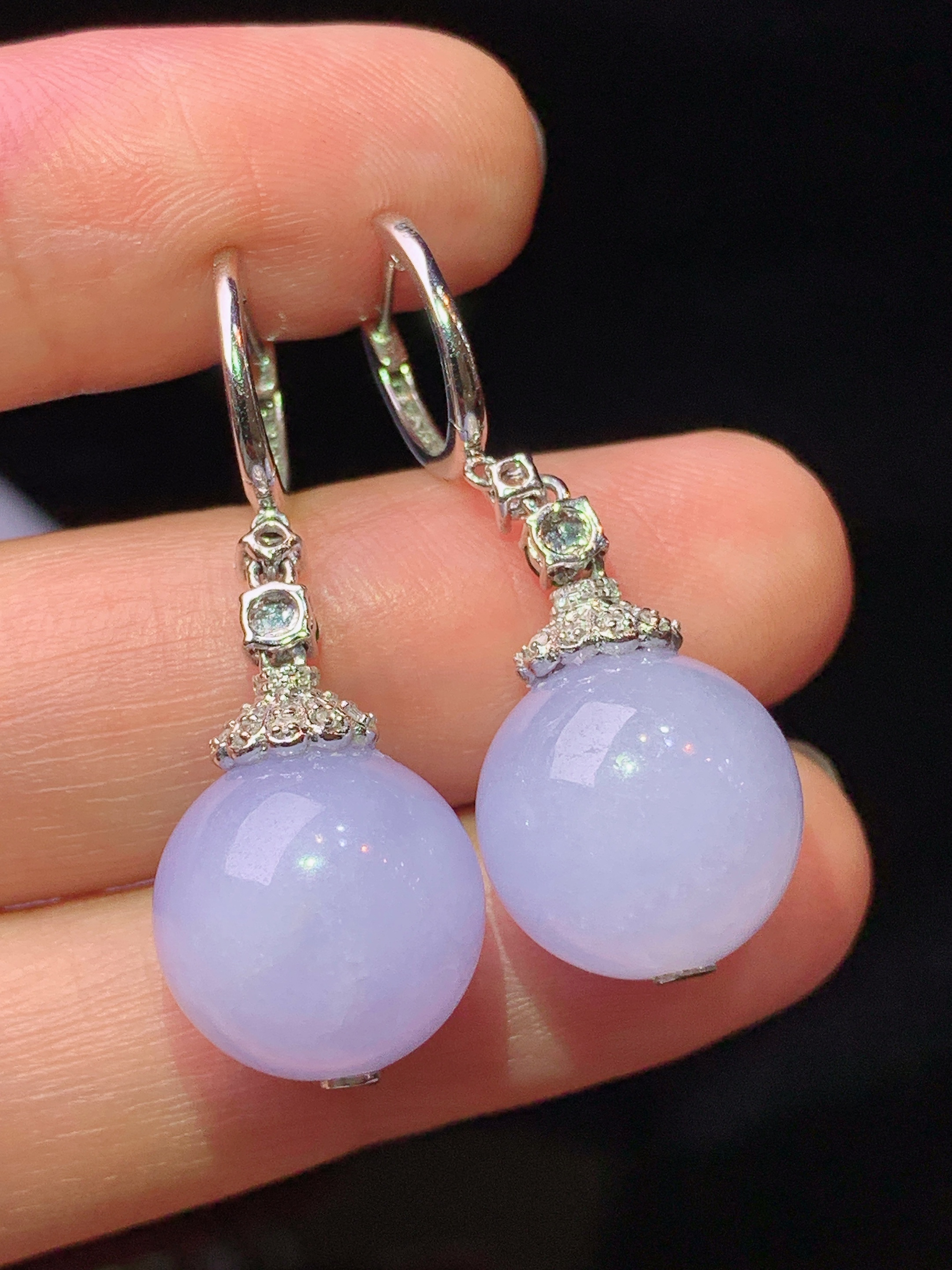 18k金钻镶嵌紫罗兰圆珠耳坠 玉质细腻 色泽艳丽清新 水润亮眼 整体尺寸34*13c5