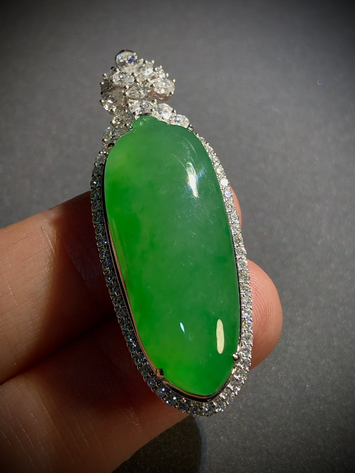 私人专拍#绿福瓜，裸石34.2-13.6-6mm，
整体47.2-17.2-12.5mm。