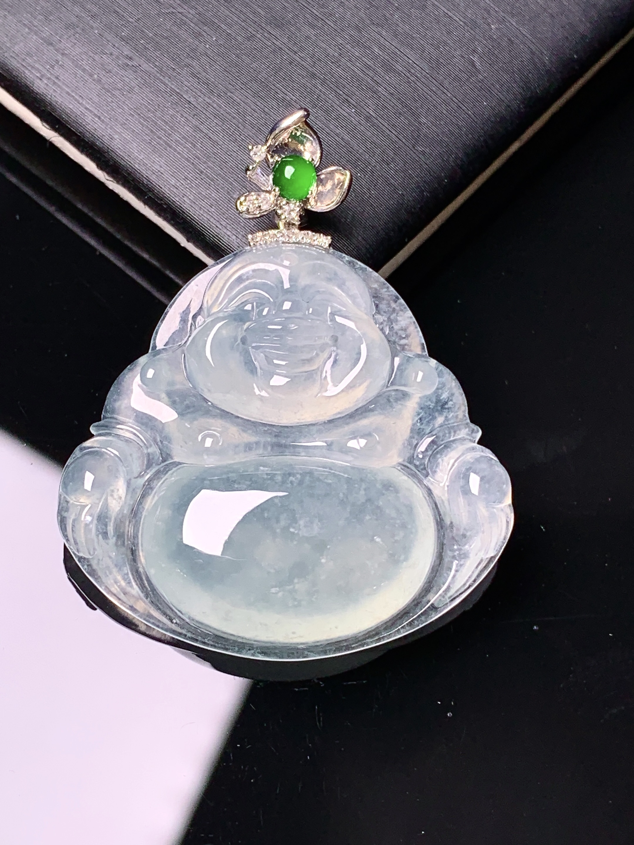 18k金钻镶嵌冰种佛公吊坠 玉质细腻 色泽艳丽清新 水润亮眼 整体尺寸35.8*29.5*6c1