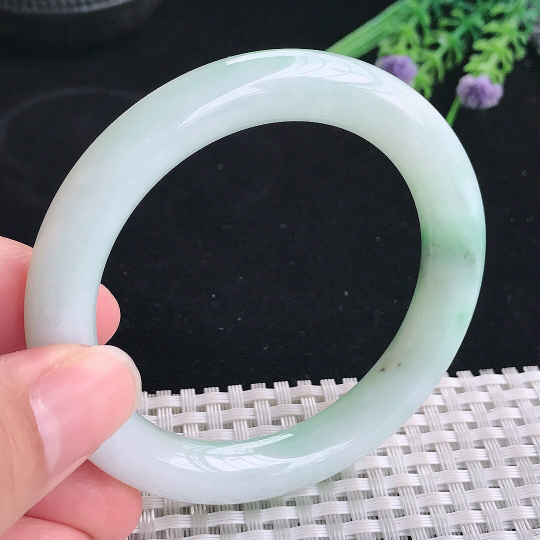 实拍A货翡翠52/9.6/9.8老坑冰润飘绿圆条手镯宽边玉镯平安镯美人镯