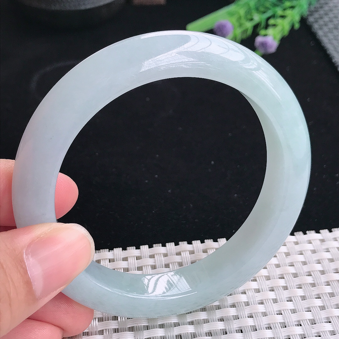 实拍A货翡翠59/12.5/9.5老坑冰胶水灵冰晴天空蓝手镯宽边玉镯平安镯美人镯