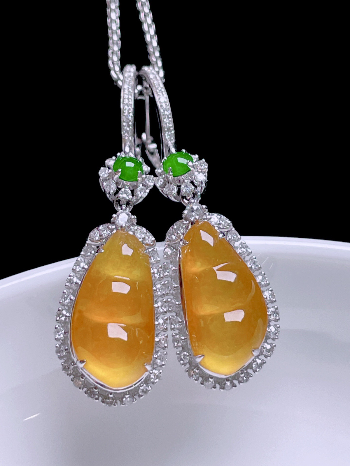 ️ 高冰黄翡福豆耳坠 
色泽艳丽，种老水润，18k金镶嵌
整体：35.5/10.3/7.3
裸石：