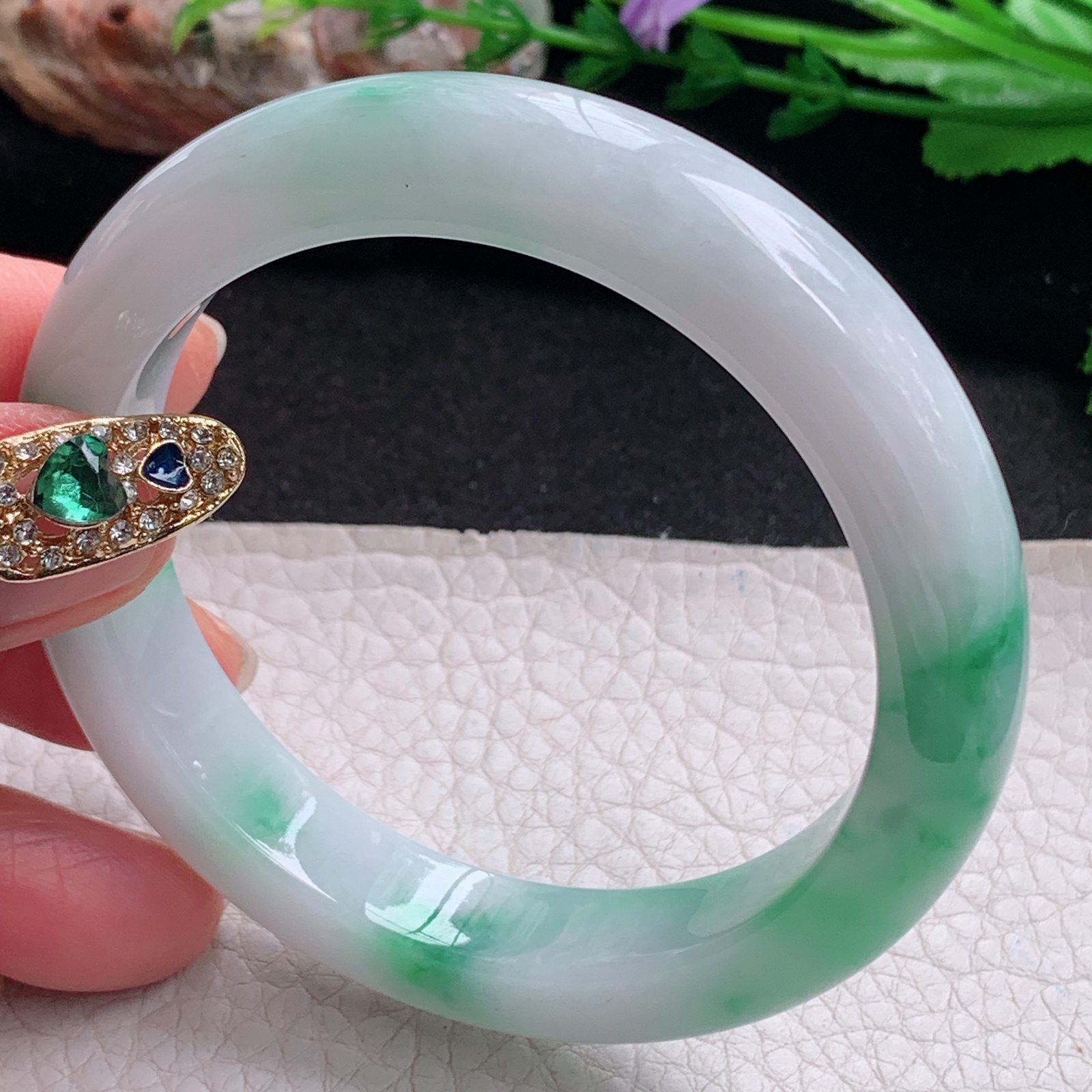 js实拍56*11.7*8.6平安镯 天然缅甸翡翠a货手镯清新飘绿宽边玉镯子