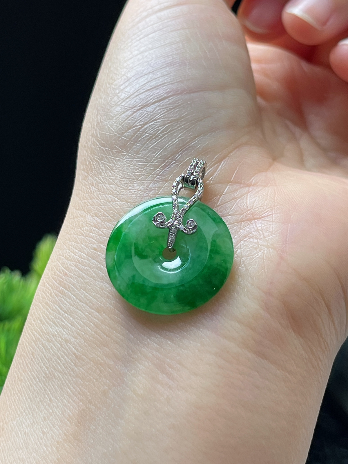 18k金翡翠冰糯种绿色平安扣