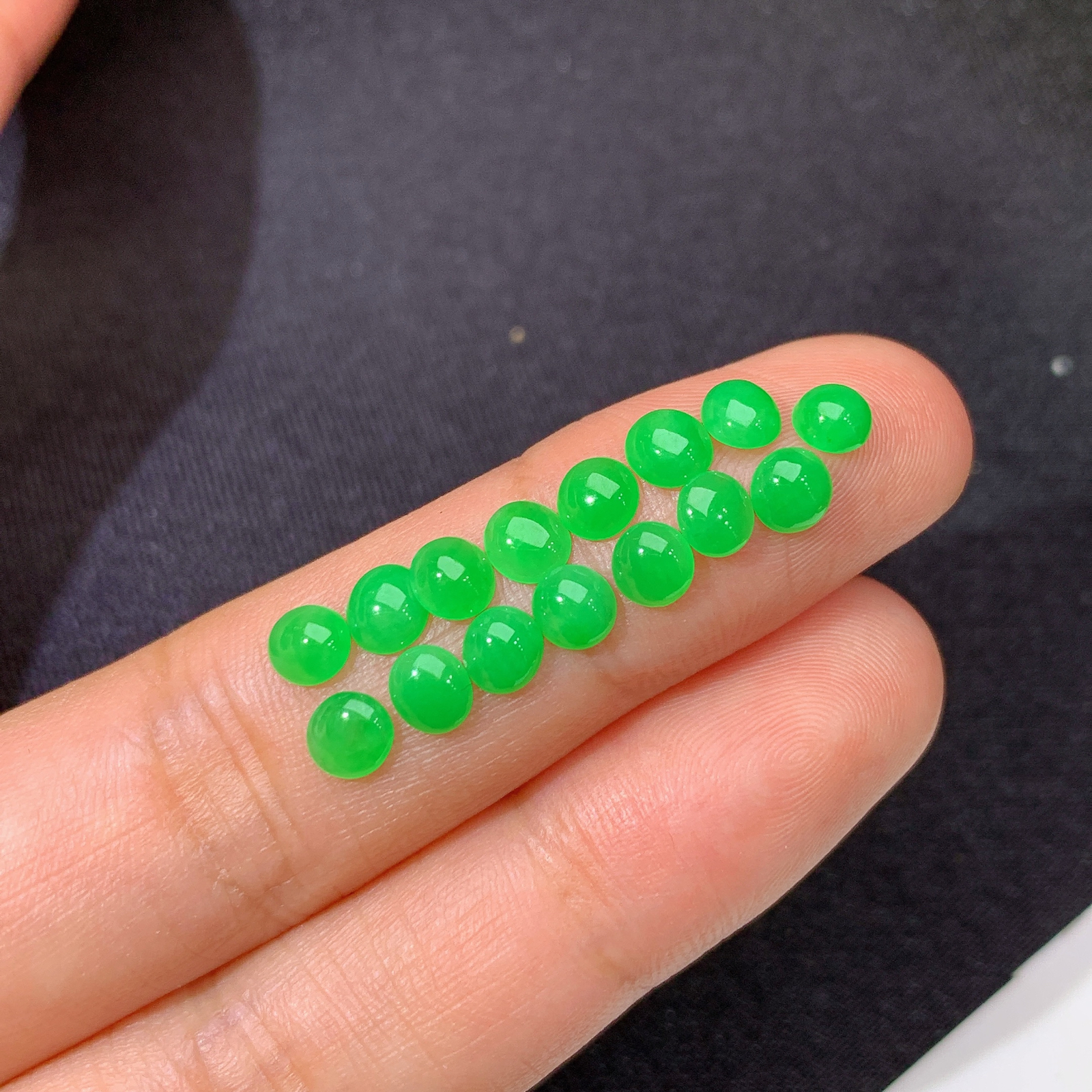 阳绿蛋面一手，镶嵌佳品，冰润色阳，种水足，Mz 尺寸3.6*2