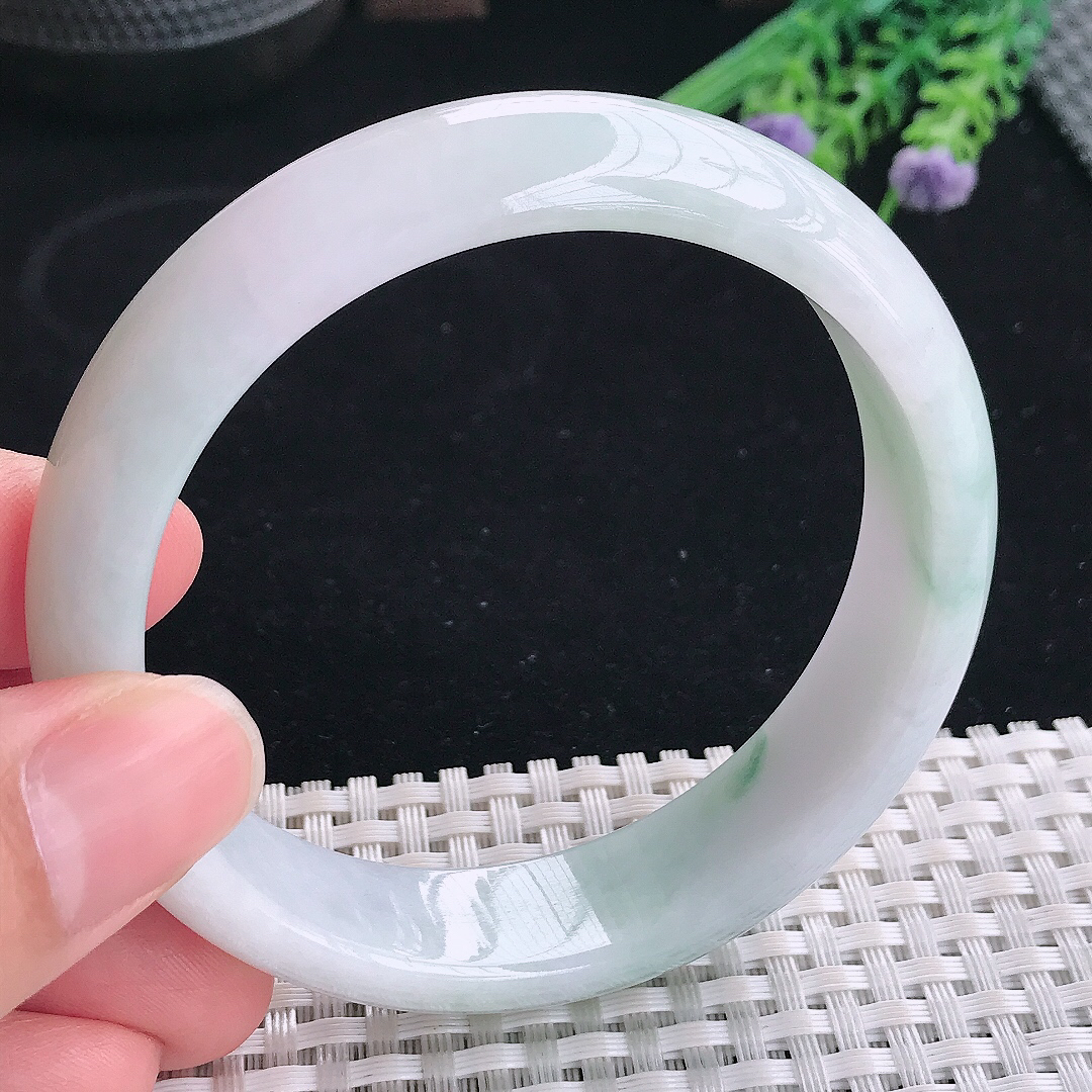 实拍A货翡翠59/15/7.6老坑精美温润飘花手镯宽边玉镯平安镯美人镯