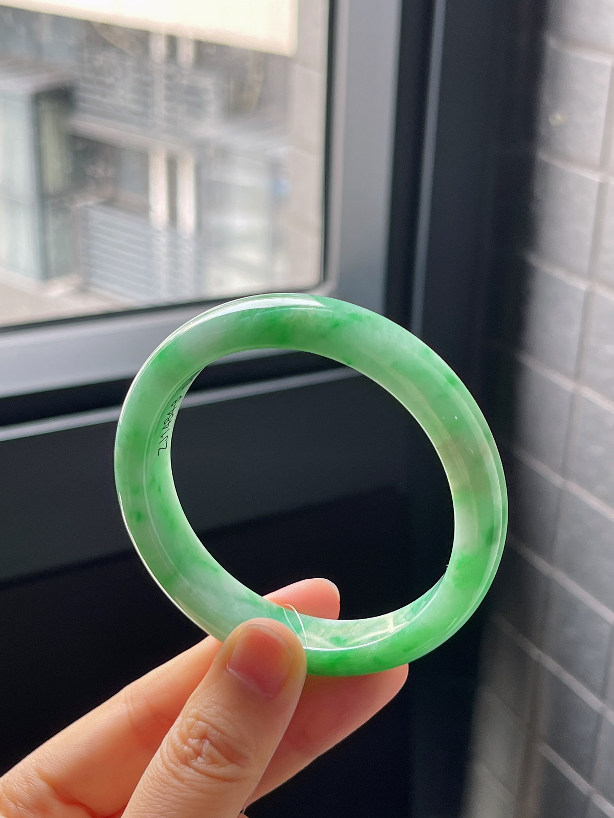 正圈55圈口，翡翠糯化种飘阳绿手镯