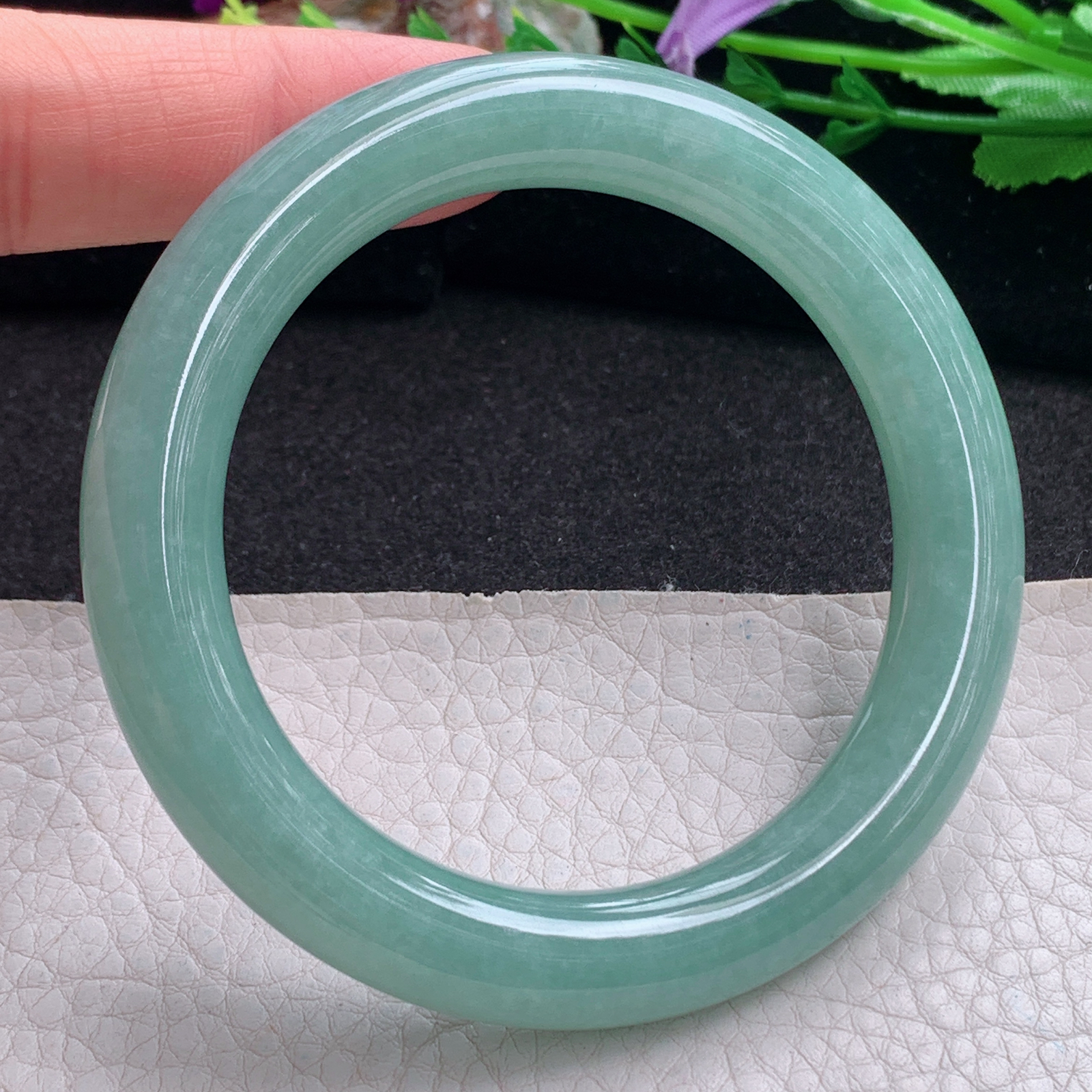 js实拍55*10.5美人镯 天然缅甸翡翠a货手镯清秀满绿圆条玉镯子