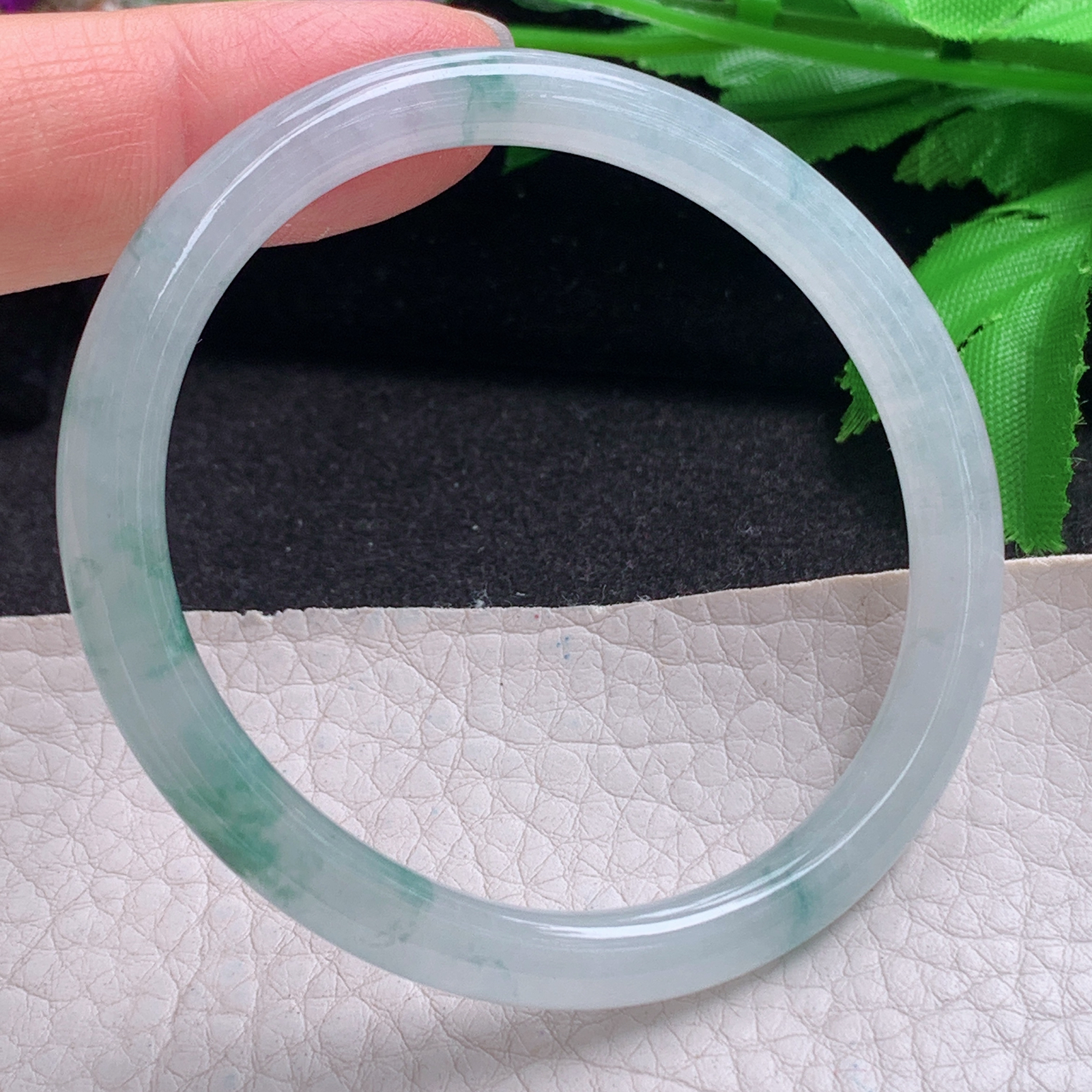 xc实拍54.3*48.8*6*6.3贵妃镯 天然缅甸翡翠a货手镯冰飘花秀气蛋形玉镯子