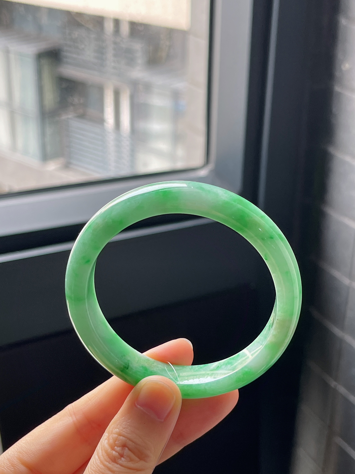 正圈55圈口，翡翠糯化种飘阳绿手镯