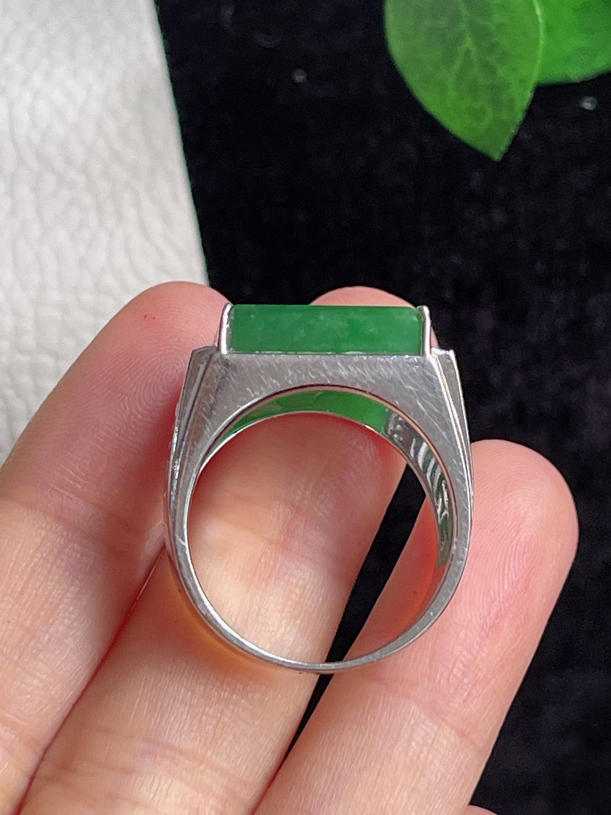 18k金翡翠糯化种满绿男士戒指