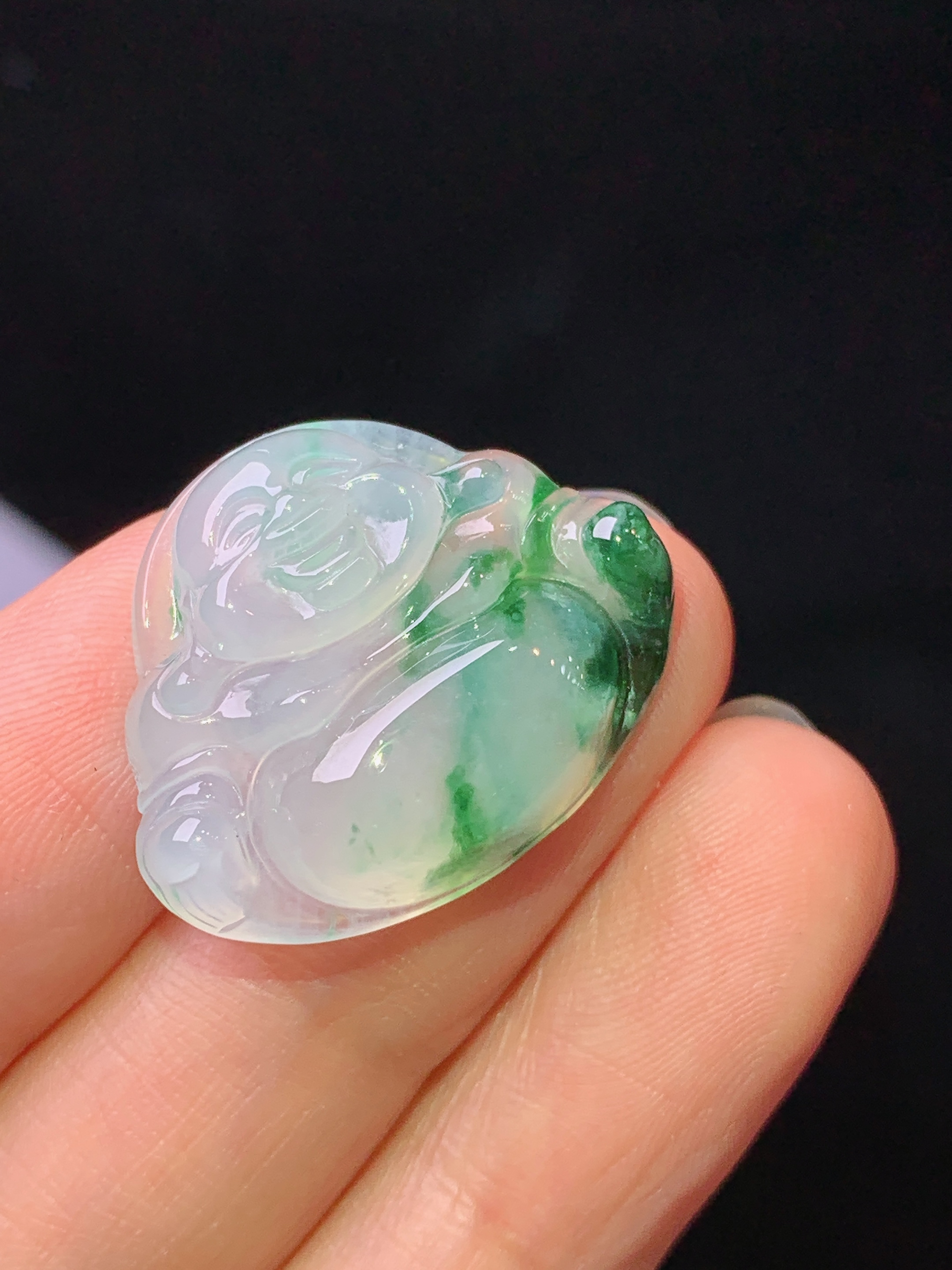 飘绿佛公吊坠 玉质细腻 色泽艳丽清新 水润亮眼 整体尺寸19.8*24.5*5.8a2