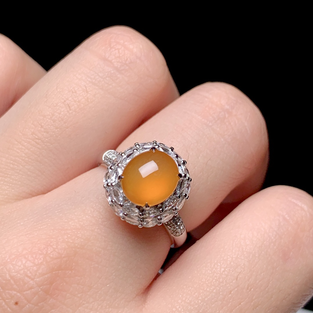 冰黄翡蛋面戒指
18k金钻镶嵌