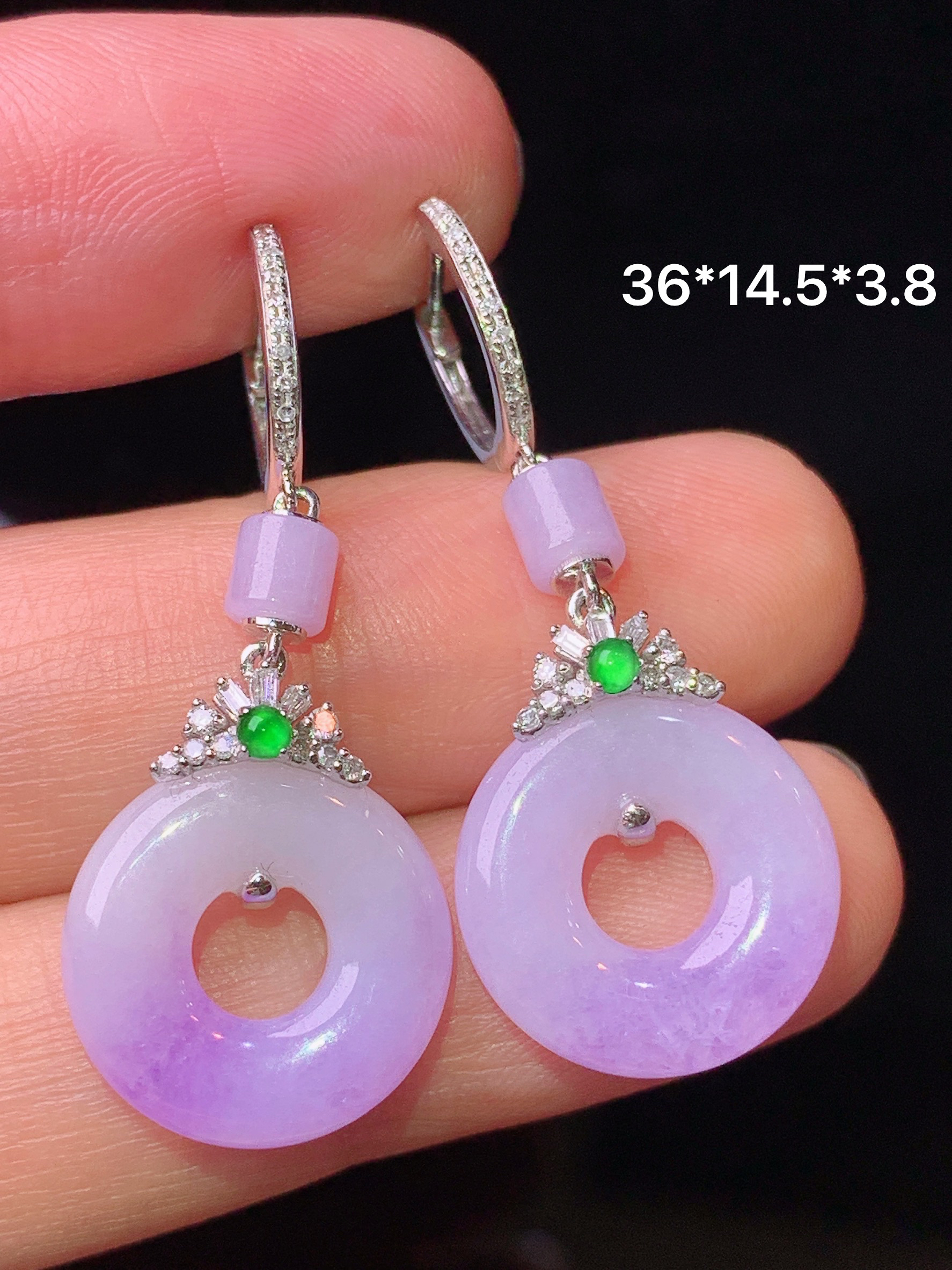 18k金钻镶嵌紫罗兰平安环耳坠 玉质细腻 色泽艳丽清新 水润亮眼 整体尺寸36*14.5*3.8c5
