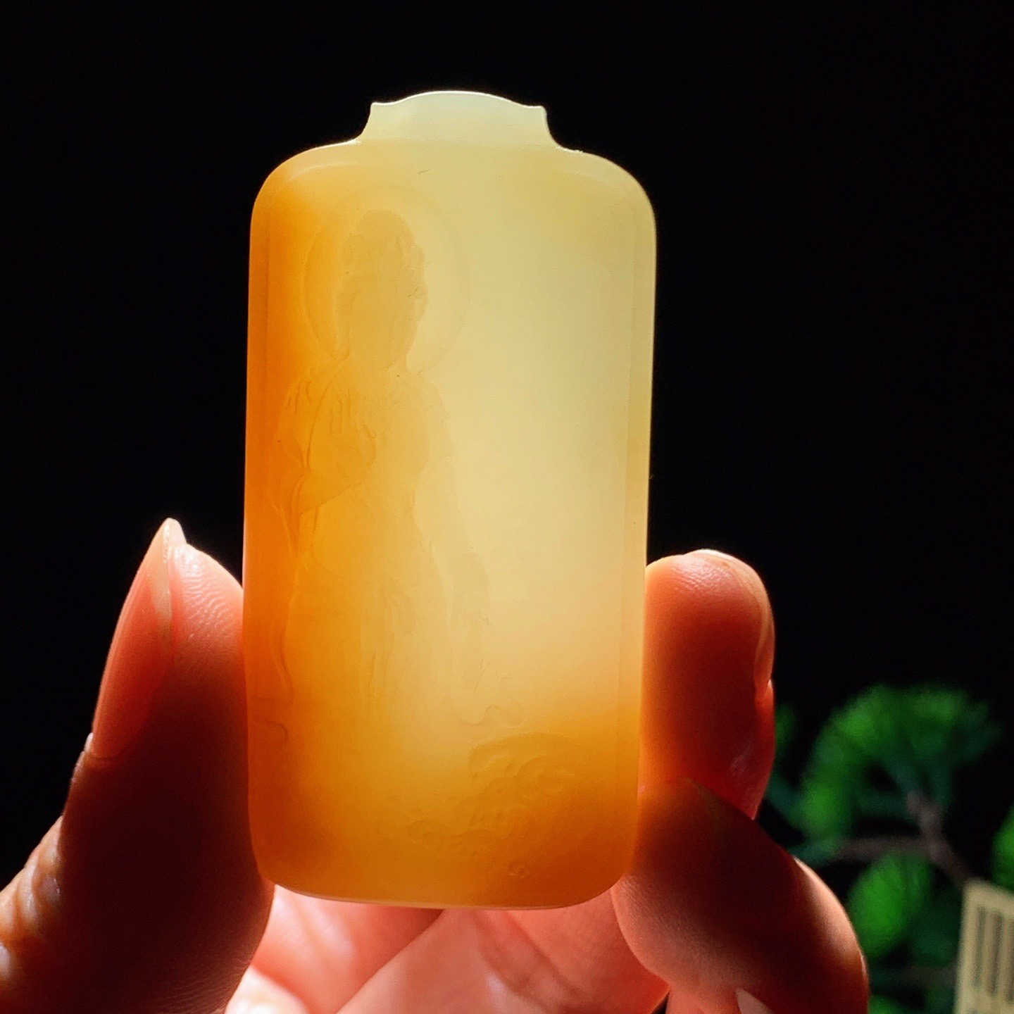 新疆和田玉且末糖站观音牌子挂件 尺寸54/26/11重35.5克 玉质细腻油润 底色纯净 脂粉好，品质好。lt260407