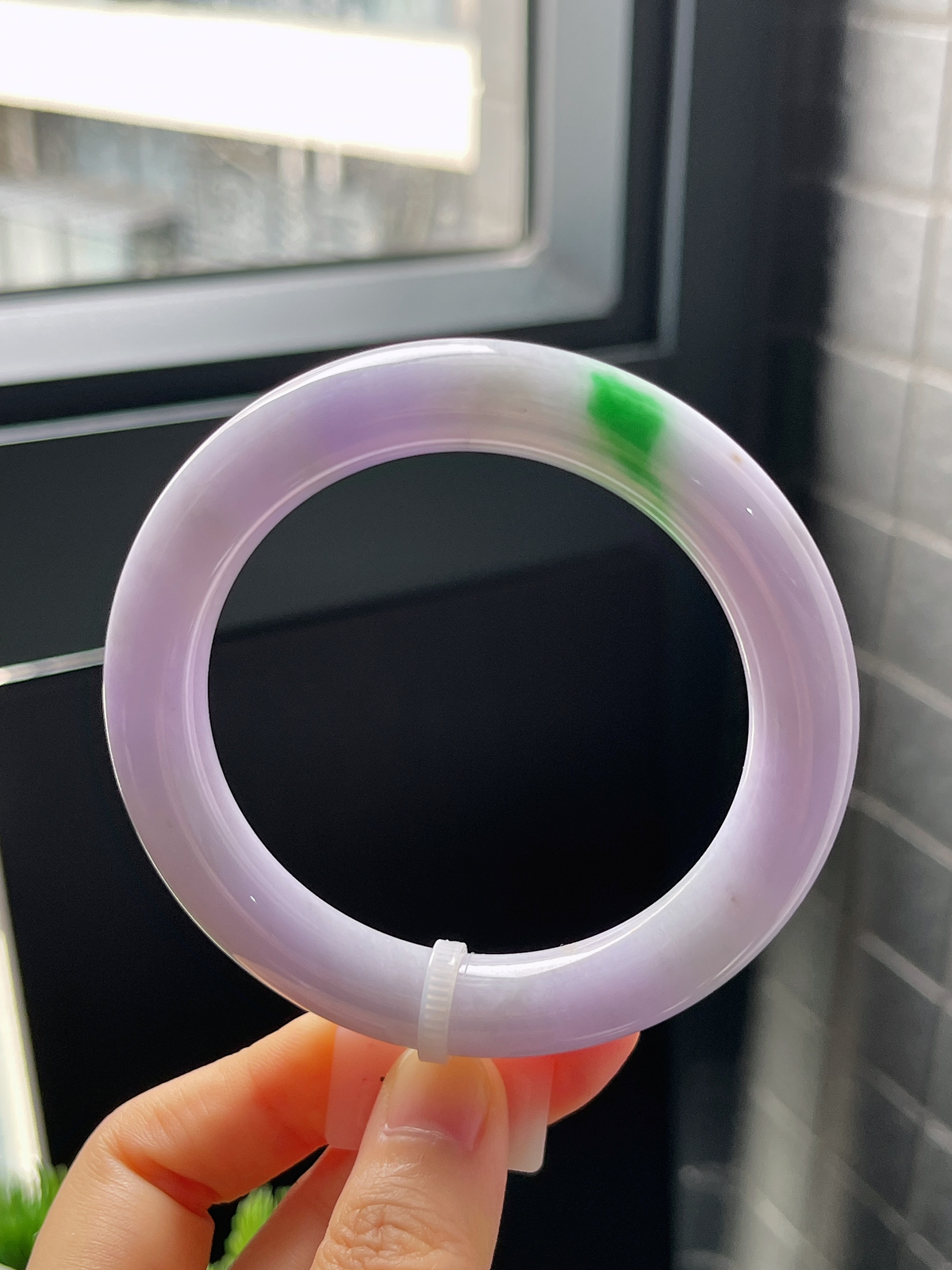 圆镯56.4圈口，翡翠糯化种紫底飘绿手镯