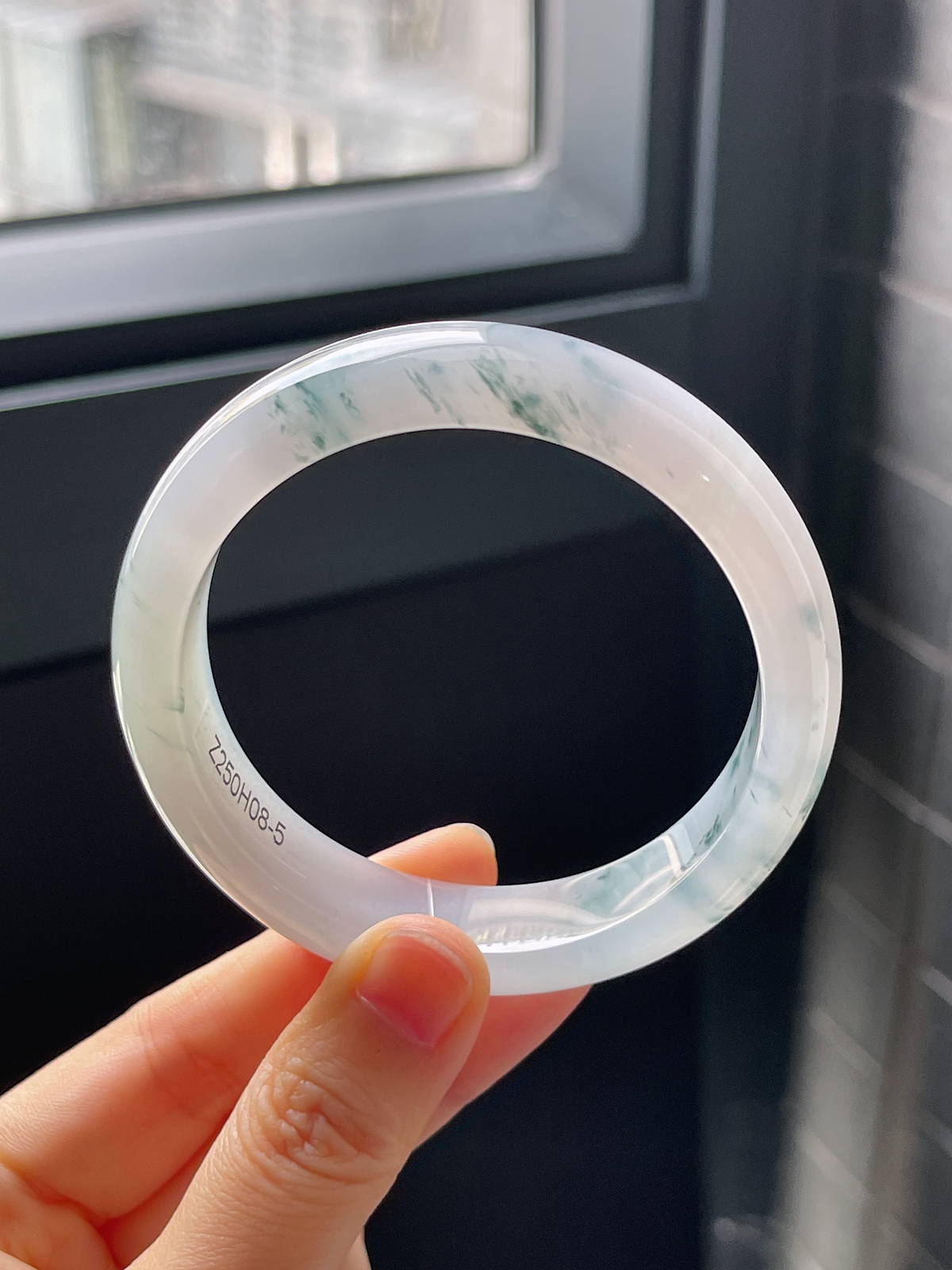 正圈57.4圈口，翡翠冰糯种飘绿手镯