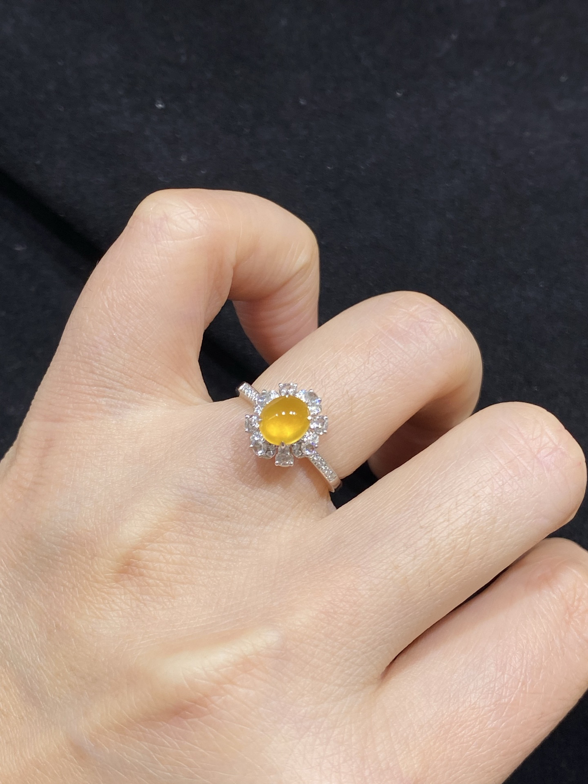 冰玻 黄翡 蛋面 戒指 18k

整体尺寸10.8-10-9.7