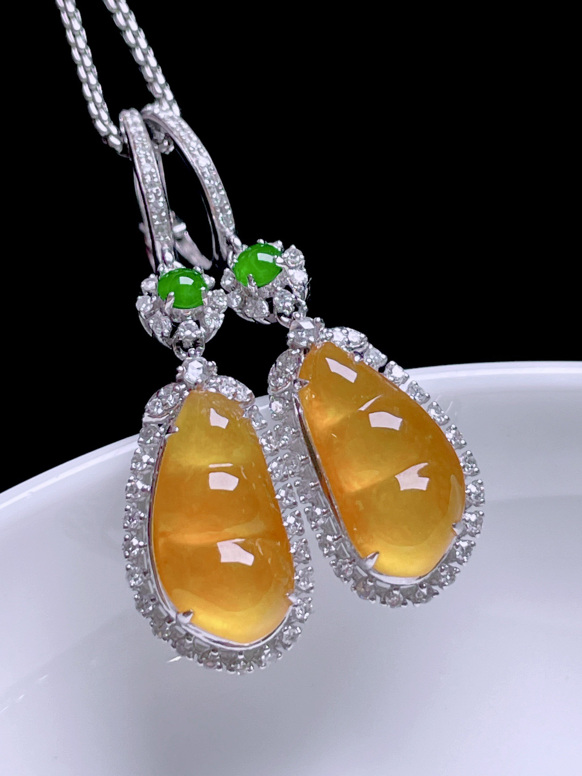 ️ 高冰黄翡福豆耳坠 
色泽艳丽，种老水润，18k金镶嵌
整体：35.5/10.3/7.3
裸石：13.6/7