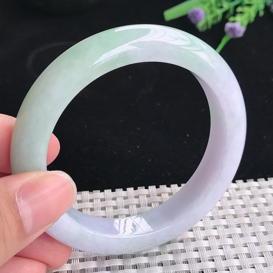 实拍A货翡翠55.5/12.1/9老坑冰润飘绿手镯宽边玉镯平安镯美人镯