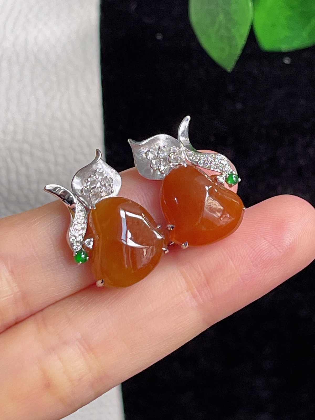 18k金天然红翡福桃耳钉