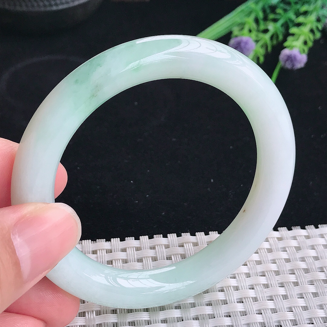 实拍A货翡翠52/9.6/9.8老坑冰润飘绿圆条手镯宽边玉镯平安镯美人镯