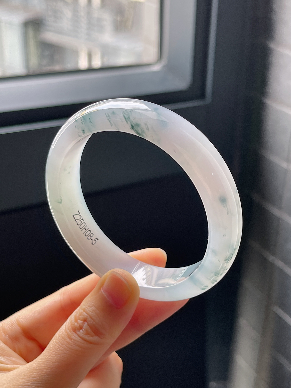 正圈57.4圈口，翡翠冰糯种飘绿手镯